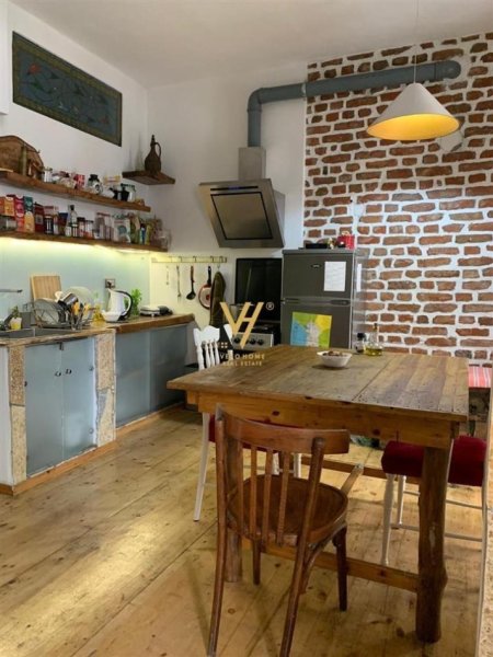Tirane, jepet me qera apartament 1+1+Ballkon Kati 4, 74 m² 700 € (SHALLVARET)
