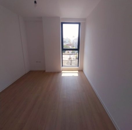 Tirane, jepet me qera apartament 2+1 Kati 4, 93 m² 800 € (Rruga e Kavajes)