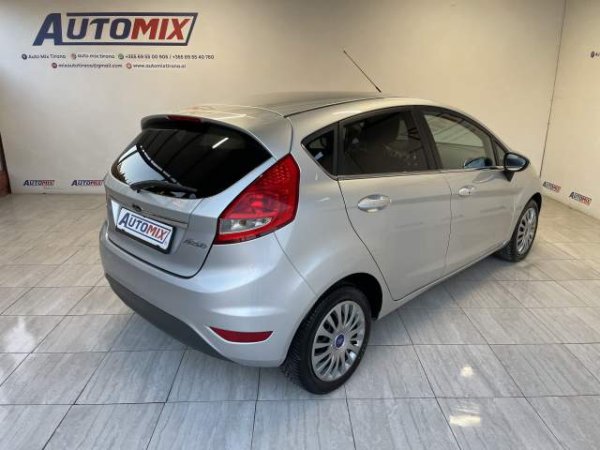 Tirane, shes makine Ford FIESTA Viti 2010, 5.700 Euro