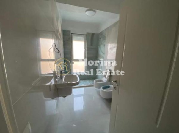 Tirane, jepet me qera apartament 3+1 Kati 5, 130 m² 650 € (5 Maji)