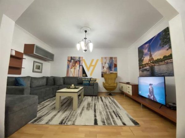 Tirane, jepet me qera apartament 3+1+Ballkon Kati 2, 140 m² 650 € (RRUGA FROSINA PLAKU)