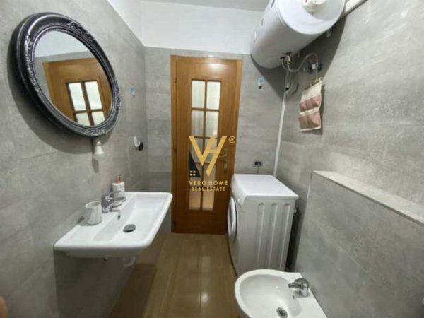 Tirane, jepet me qera apartament 3+1+Ballkon Kati 2, 140 m² 650 € (RRUGA FROSINA PLAKU)