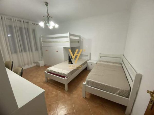 Tirane, jepet me qera apartament 3+1+Ballkon Kati 2, 140 m² 650 € (RRUGA FROSINA PLAKU)