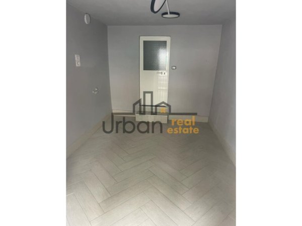Tirane, shes dyqan Kati 0, 12 m² 50.000 € (Rruga Asim Vokshi)