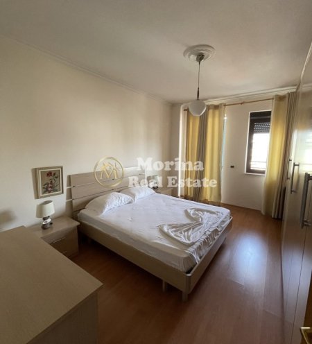 Tirane, jepet me qera apartament 2+1 Kati 2, 145 m² 800 € (Blloku)