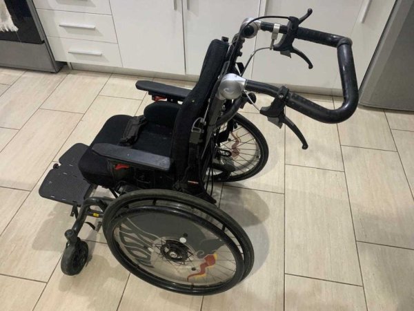 Tirane, shes Karroce per femije 4-7 vjec me paraliza 500 €