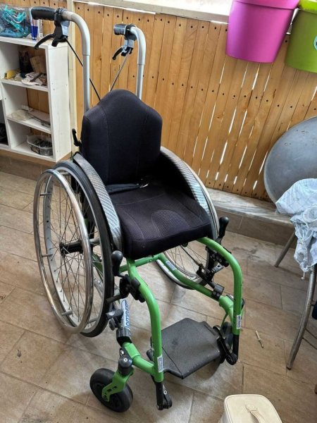 Tirane, shes Karroce per femije me probleme fizike 500 €