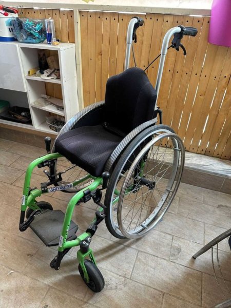 Tirane, shes Karroce per femije me probleme fizike 500 €