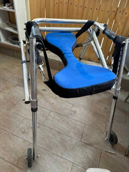 Tirane, shes Karroce per femije me probleme te ecuri 250 €