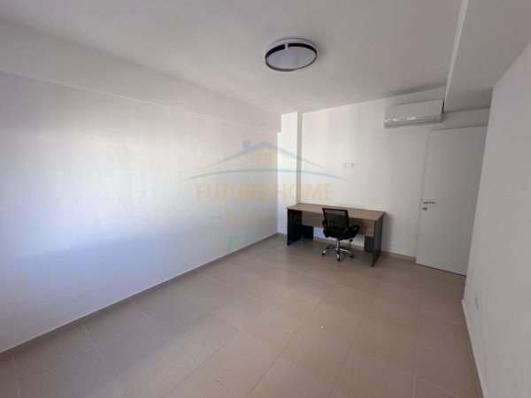 Tirane, jepet me qera apartament 3+1 Kati 4, 150 m² 750 € (KODRA E DIELLIT)