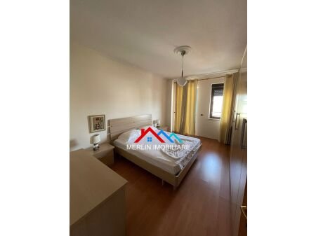 Tirane, jepet me qera apartament 1+1+Ballkon Kati 8, 145 m² 800 € (Nikolla Tupe)