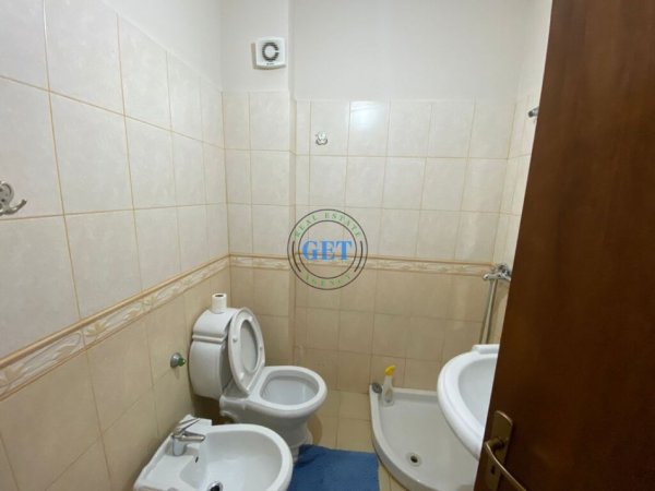 Durres, jepet me qera apartament 1+1+Ballkon Kati 4, 55 m² 230 € (Shkembi i Kavajes)