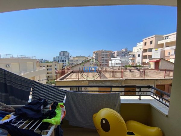 Durres, jepet me qera apartament 1+1+Ballkon Kati 4, 55 m² 230 € (Shkembi i Kavajes)