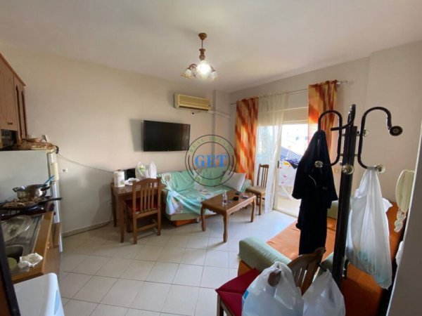 Durres, jepet me qera apartament 1+1+Ballkon Kati 4, 55 m² 230 € (Shkembi i Kavajes)