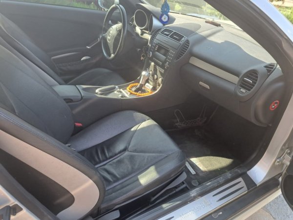 Rrogozhine, shes Mercedes SLK automatike super ekonomike Benzin+Gaz, gri metalizato automatik Kondicioner 280.000 km 5.500 €