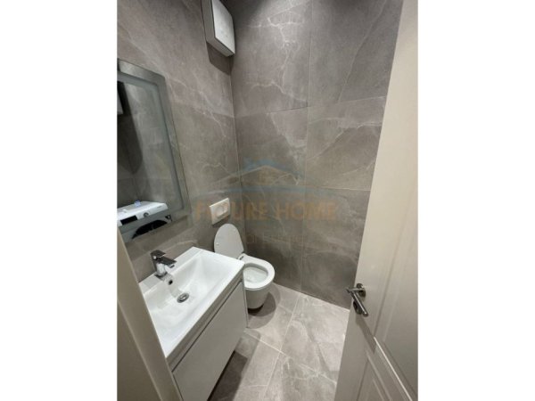 Tirane, jepet me qera apartament 2+1+Ballkon Kati 2, 120 m² 800 € (KOMUNA E PARISIT)