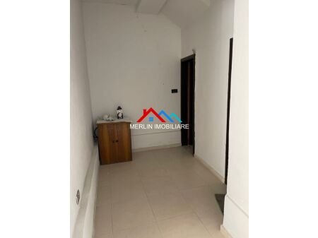 Tirane, shitet apartament 2+1 Kati 1, 90 m² 105.000 € (Kombinat)