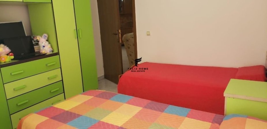 Tirane, jepet me qera apartament 2+1 Kati 5, 85 m² 500 € (LAPRAKE)