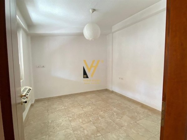 Tirane, jepet me qera apartament 3+1+Ballkon Kati 7, 360 m² 1.200 € (KOPSHTI ZOOLOGJIK)