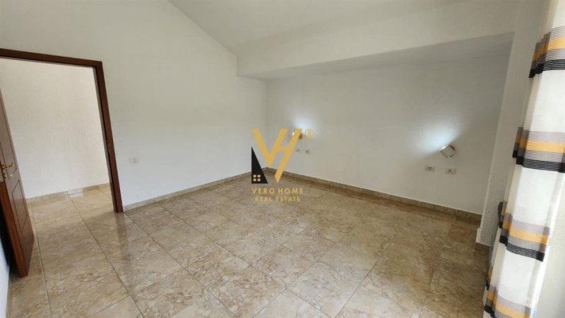 Tirane, jepet me qera apartament 3+1+Ballkon Kati 7, 360 m² 1.200 € (KOPSHTI ZOOLOGJIK)