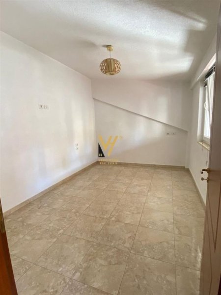 Tirane, jepet me qera apartament 3+1+Ballkon Kati 7, 360 m² 1.200 € (KOPSHTI ZOOLOGJIK)