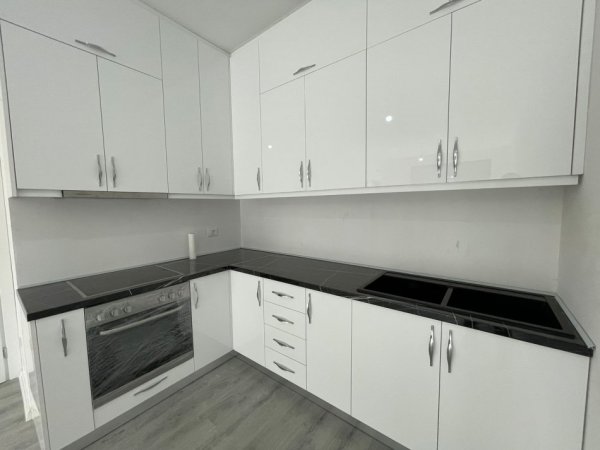 Tirane, shitet apartament 1+1 Kati 8, 61 m² 128.000 € (Porcelan)