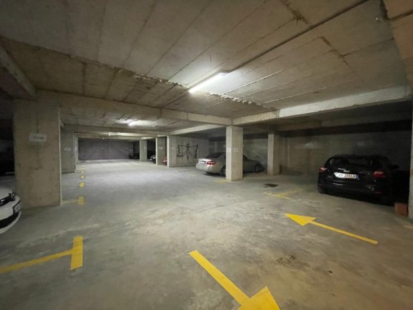 Tirane, shitet garazh Kati -2, 15,000Euro  (misto mame)