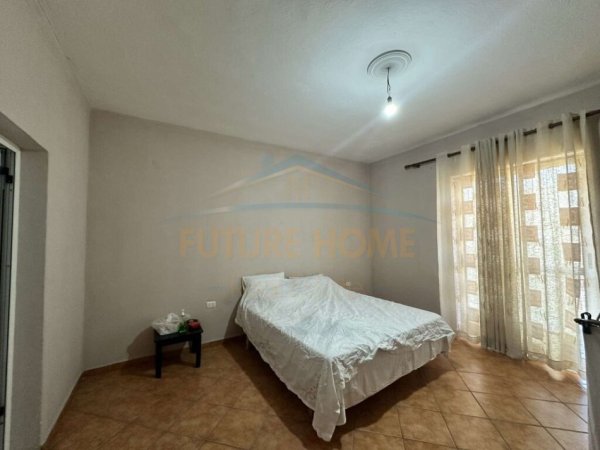 Tirane, jepet me qera apartament 3+1 Kati 2, 180 m² 450 € (UNAZA E RE)