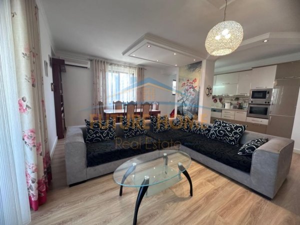 Tirane, jepet me qera apartament 3+1+Ballkon Kati 7, 142 m² 1.200 € (MYSLYM SHYRI)