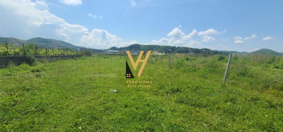 Tirane, shitet toke , 2.000 m² 35.000 € (VAQARR)