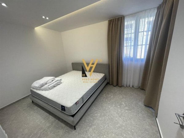 Tirane, jepet me qera apartament 2+1+Ballkon Kati 3, 100 m² 1.000 € (BLLOKU)