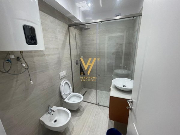 Tirane, jepet me qera apartament 2+1+Ballkon Kati 3, 100 m² 1.000 € (BLLOKU)
