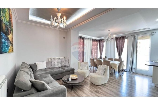 Tirane, jepet me qera apartament 1+1+Aneks+Ballkon , 90 m² 500 € (Fresku)
