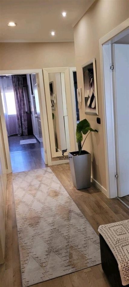 Tirane, shitet apartament 2+1+Ballkon Kati 7, 126 m² 330.000 € (KOMUNA E PARISIT)