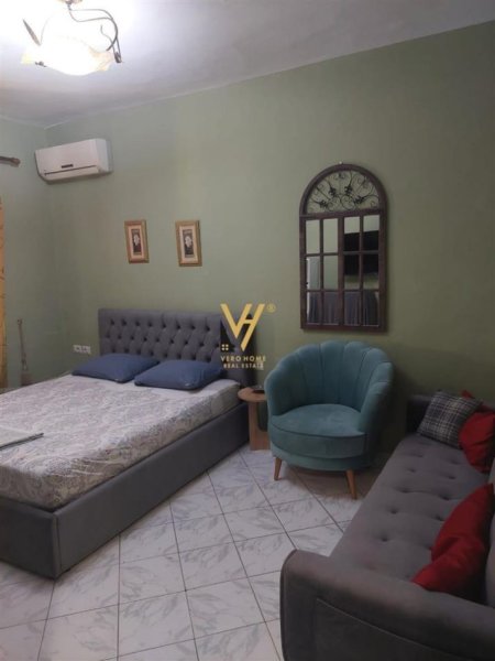 Tirane, jepet me qera apartament 1+1+Ballkon Kati 2, 60 m² 600 € (BULEVARDI ZOGU I PARE)