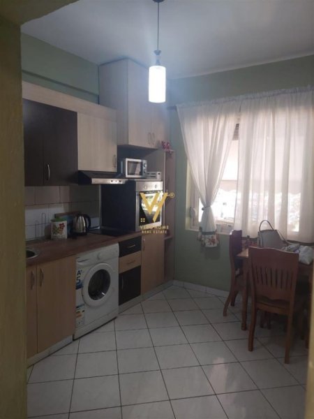 Tirane, jepet me qera apartament 1+1+Ballkon Kati 2, 60 m² 600 € (BULEVARDI ZOGU I PARE)