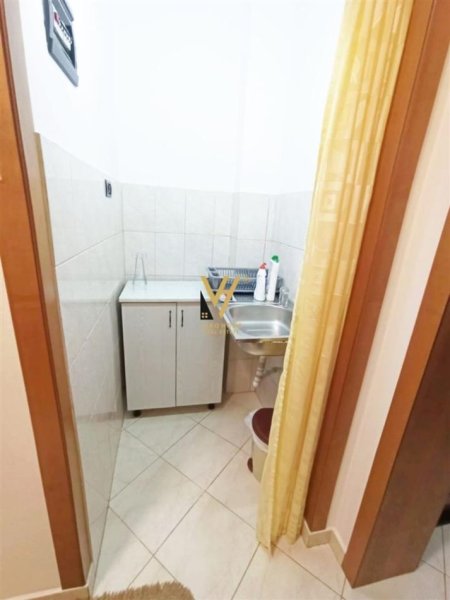Tirane, jepet me qera apartament 2+1+Ballkon Kati 2, 90 m² 650 € (SHESHI WILLSON)