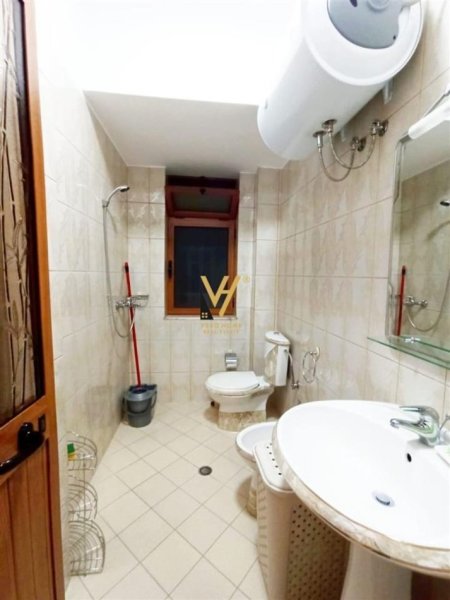 Tirane, jepet me qera apartament 2+1+Ballkon Kati 2, 90 m² 650 € (SHESHI WILLSON)