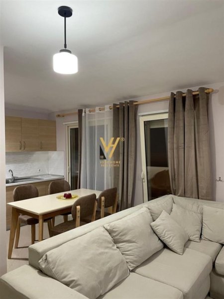 Tirane, jepet me qera apartament 2+1+Ballkon Kati 5, 200 m² 750 € (KOPSHTI ZOOLOGJIK)