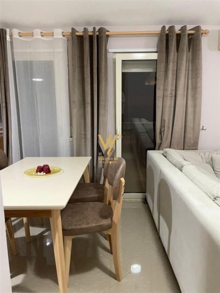 Tirane, jepet me qera apartament 2+1+Ballkon Kati 5, 200 m² 750 € (KOPSHTI ZOOLOGJIK)