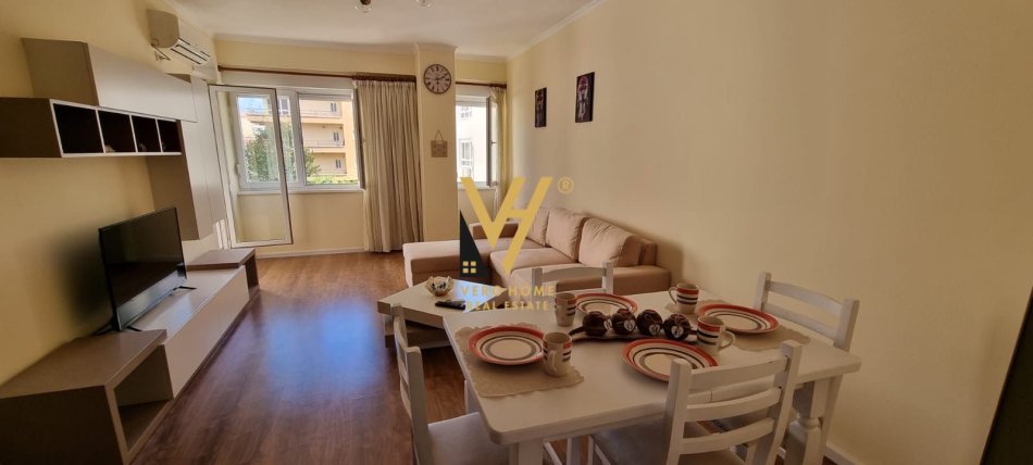 Tirane, jepet me qera apartament 2+1+Ballkon Kati 4, 110 m² 690 € (21 DHJETORI)