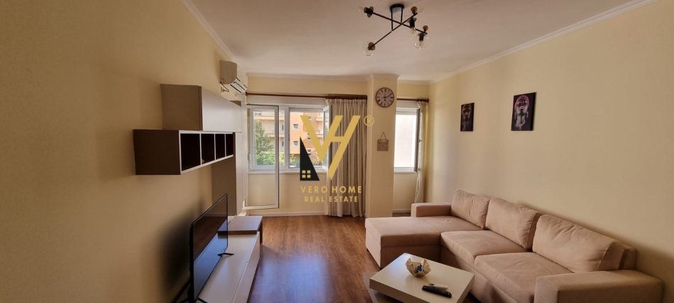 Tirane, jepet me qera apartament 2+1+Ballkon Kati 4, 110 m² 690 € (21 DHJETORI)