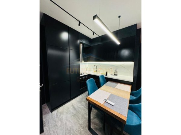 Tirane, jepet me qera apartament 2+1+Ballkon Kati 4, 65 m² 1.500 € (RRUGA E BARRIKADAVE)