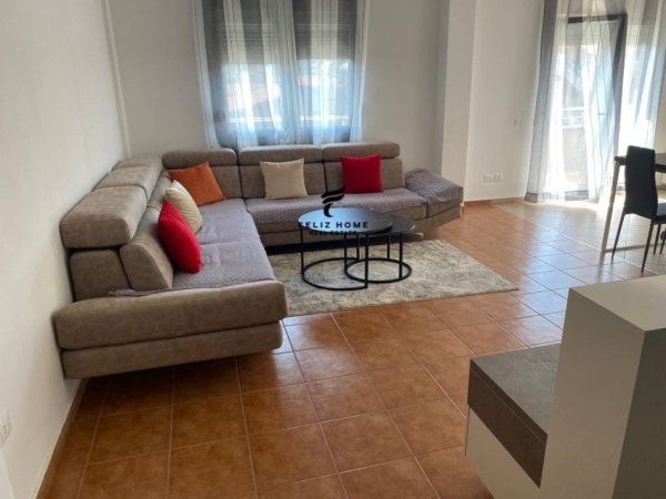 Tirane, jepet me qera apartament 3+1+Ballkon Kati 3, 140 m² 700 € (QYTET STUDENTI)