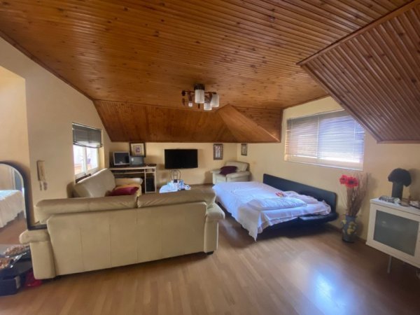 Apartament  3+1+2  Kati 2 i nje Vile te Brryli  650 €