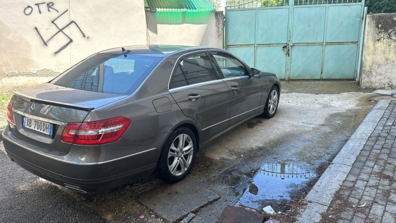 Tirane, shes makine MERCEDES BENZ E-350 CDI PA TAKS LUKSI Nafte, gri e erret automatik Klima