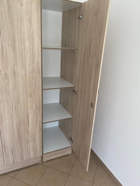 Tirane, jepet me qera apartament 3+1 Kati 3, 140 m² 700 € (Qytet Studenti)