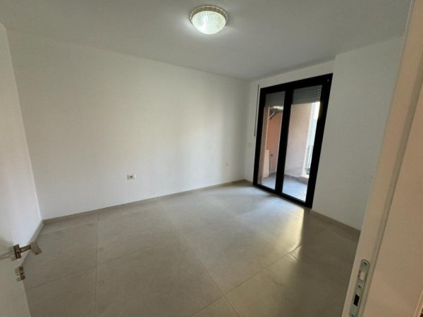 Tirane, jepet me qera apartament 1+1 Kati 4, 70 m² 450 € (QSUT)