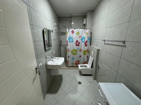 Tirane, shitet apartament 1+1+Ballkon Kati 2, 85 m² 145.000 € (5 Maji)