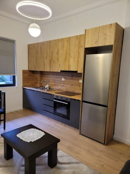 Tirane, jepet me qera apartament 1+1+Ballkon Kati 2, 55 m² 650 € (QENDER)